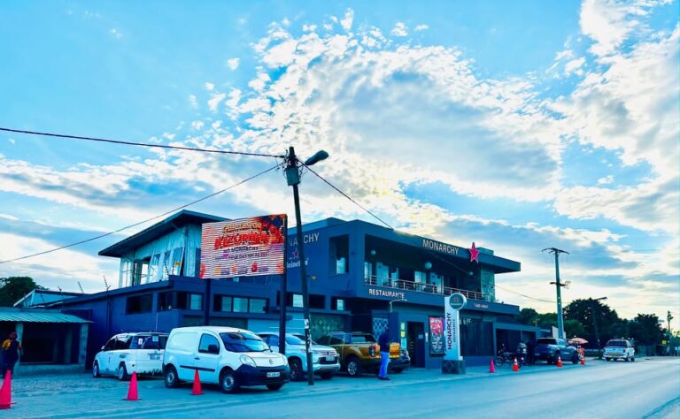 MONARCHY Restaurante